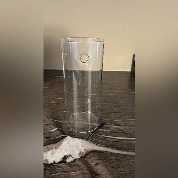 Pottery Barn Glass Wall Vase, 7 inches tall, like new, single vase only - Picture 3 of 5